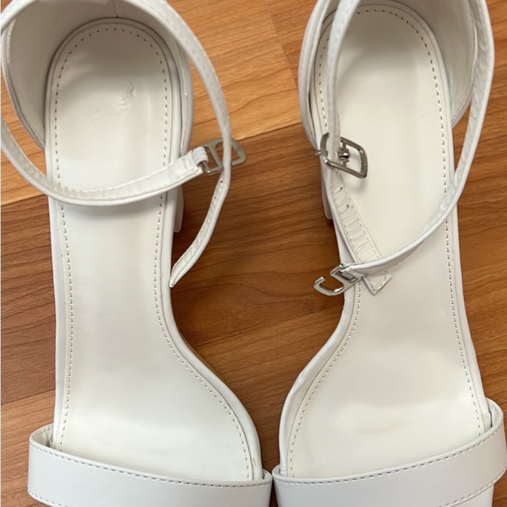 White heels - Picture 2 of 5